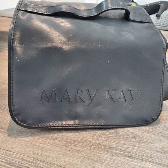 Sold Mary kay Roll up makeup bag in hot pink - Picture 8 of 12